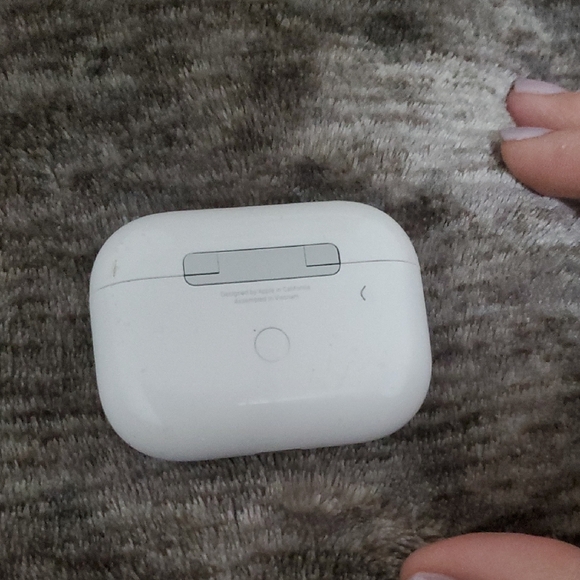 Apple Wireless Earbuds Charging Case - Picture 1 of 3
